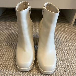 Size 7 white heeled Steve Madden booties worn once